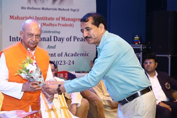Brahmachari Dr. Girish ji, Chairman of Maharishi Educational Institutions Group, in a celebration organized to commemorate the International Day of Peace and the commencement of the academic session of Maharishi Institute of Management, Indore.
